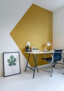 Travaux de peinture à Nimes et sa région - A-S Peinture Peinture jaune idée coin bureau