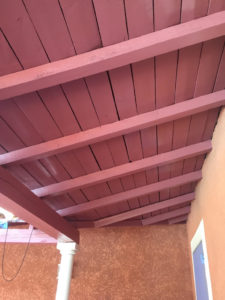 Peinture de la sous-face d'une toiture de terrasse