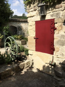 Peintre à Uzès - Réalisation de volets en bois sur un mas Peinture des volets en bois